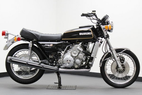  :    Suzuki RE5 1976- .
