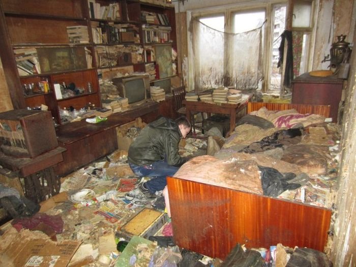 В захламленной квартире Петрозаводска жили более 20 кошек