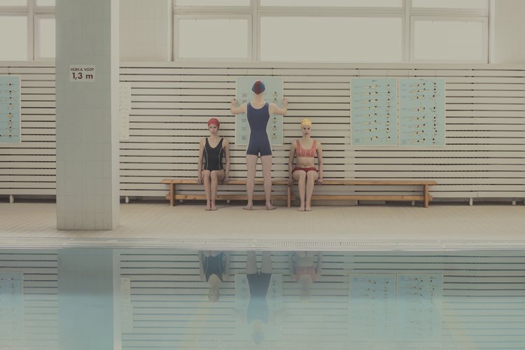 Минимализм в пастельных тонах – фотосерия Марии Сварбовой «Плавательный бассейн»