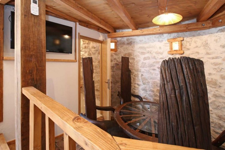 Современный дом в 250-летней мельнице на острове в Хорватии