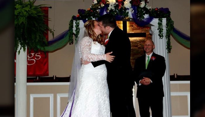 Они встретились на свадьбе в детстве и спустя 14 лет поженились в той же церкви