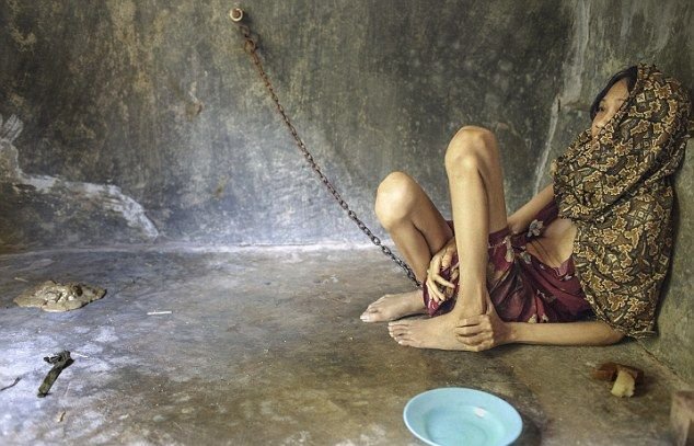 Нелегкая жизнь душевнобольных в Индонезии