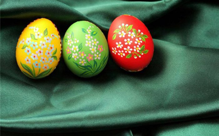 Простые способы превратить пасхальные яйца в праздничное украшение