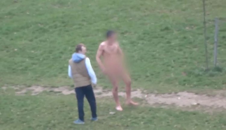 Весеннее обострение: голый мужчина купался в минской речке