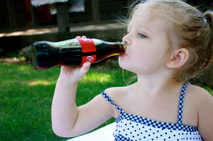 Вредна ли детям Кока-кола? Ответ доктора Комаровского вас очень удивит!
