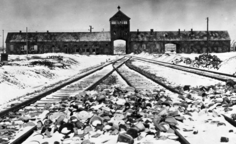 Освенцим: дрон показал нацистский концлагерь