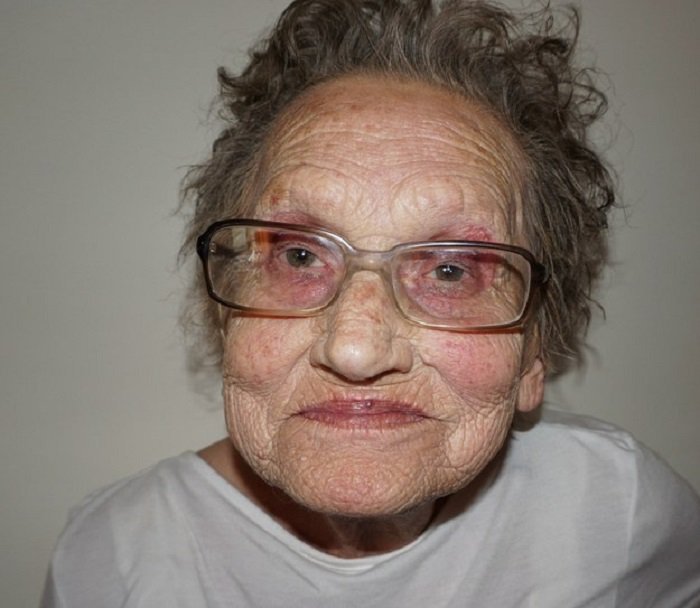 Внучка накрасила свою 80-летнюю бабушку. Ты обомлеешь, когда увидишь результат (фото)