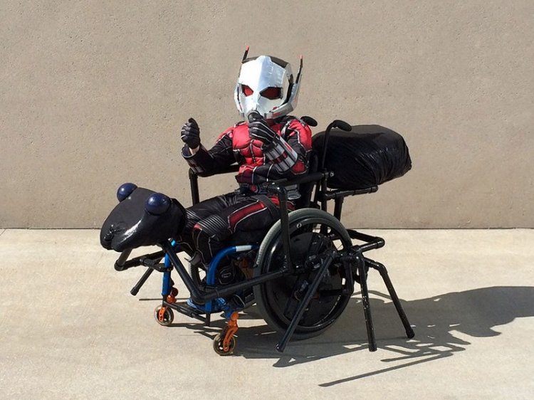 Превращение колясок детей-инвалидов в классные костюмы знаменитых персонажей
