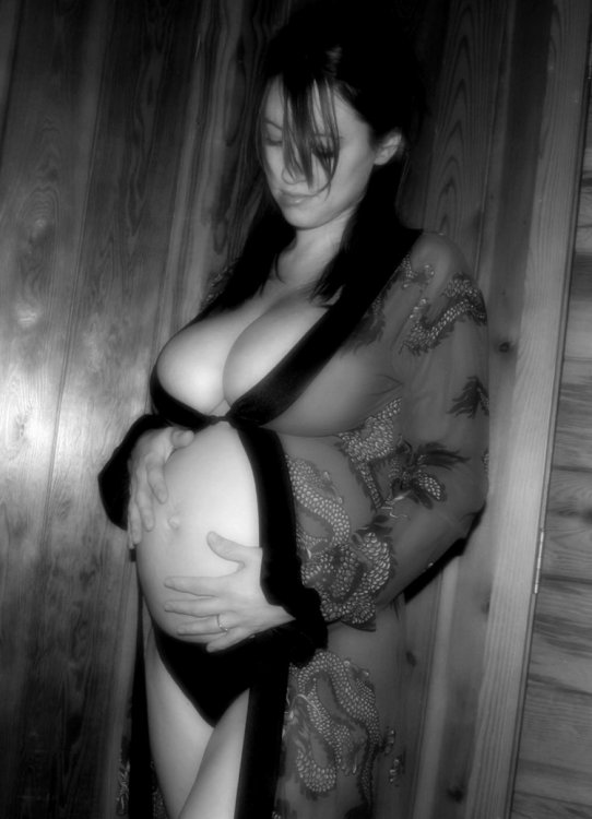 Откровенные фото беременных дам (18+)