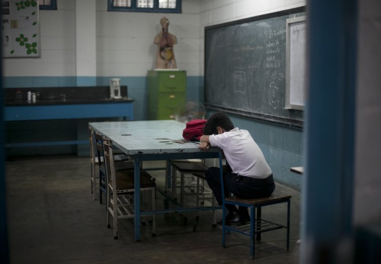 В школах Венесуэлы не хватает ни еды, ни учителей