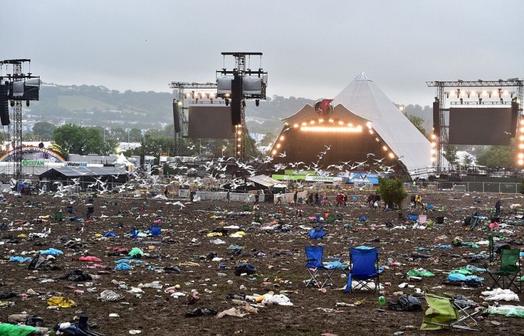 Музыкальный фестиваль закончился, но остались горы мусора