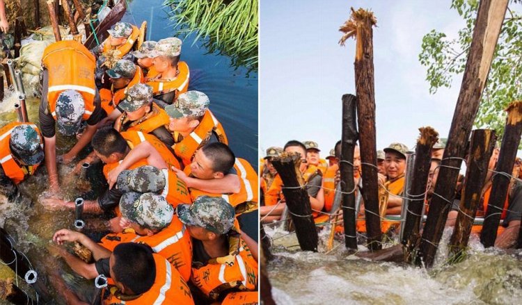 Китайские солдаты сделали платину из своих тел, что бы не допустить наводнения