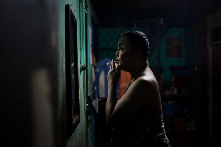 Будни трансгендерных проституток Индонезии