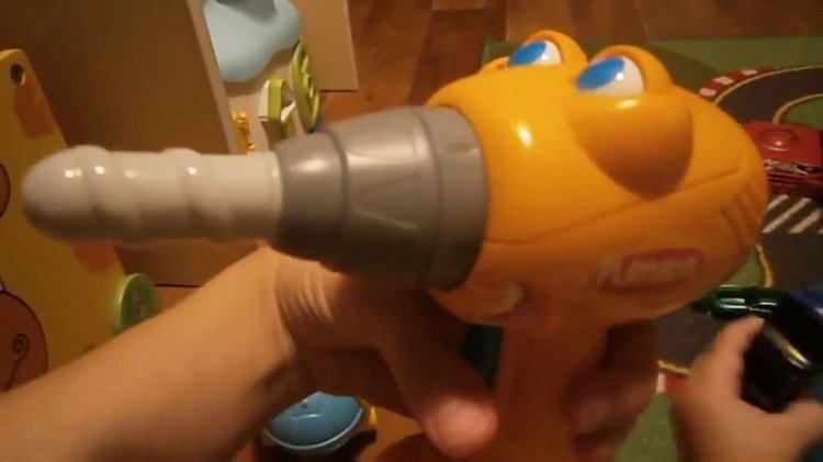 Детская игрушка-дрель. Купил ребенку, а умирают со смеху взрослые (видео)
