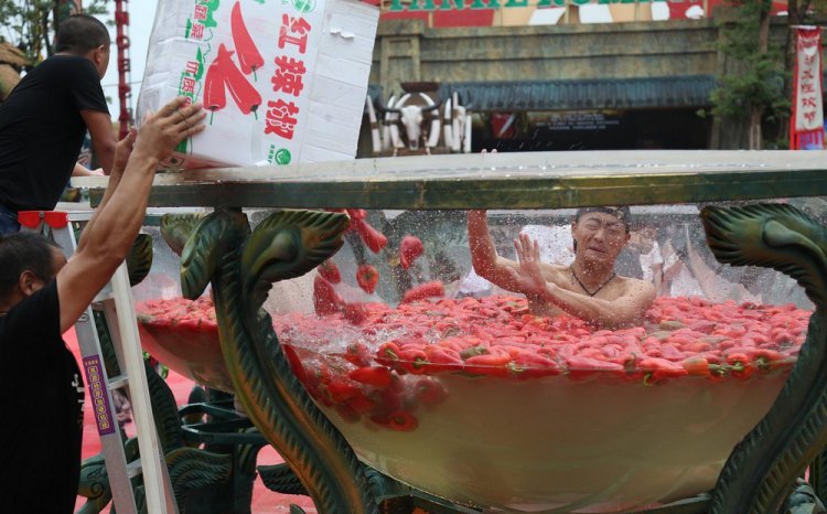 Соревнования по поеданию острого перца в Китае