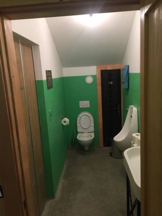 Туалет в подъезде?